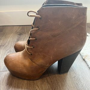 Steve Madden Raspy Cognac lace up booties